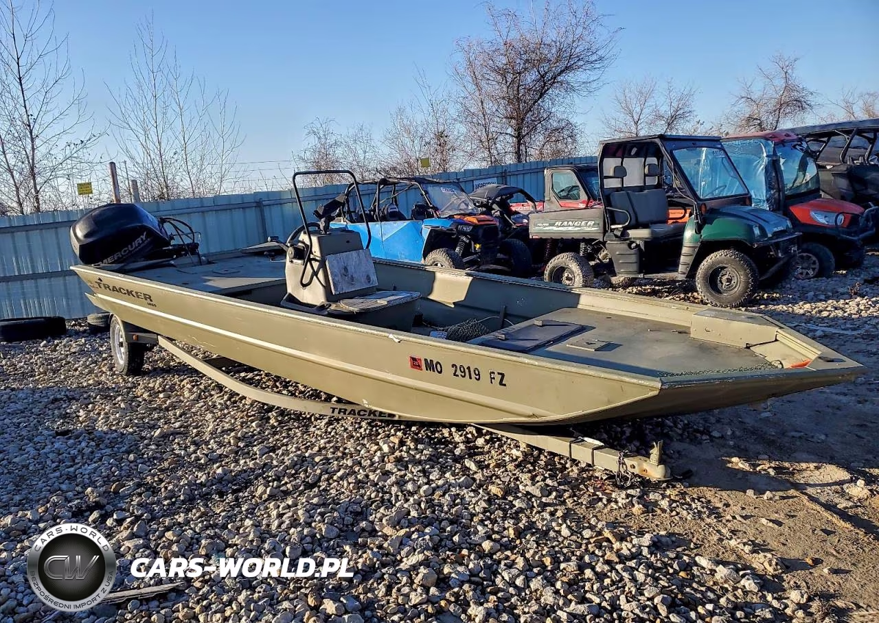 2013 Tracker Boat