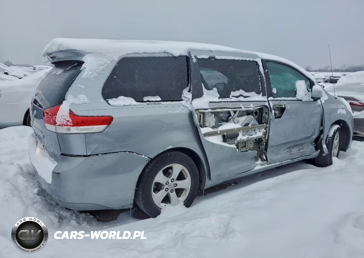 2011 Toyota Sienna Le VIN:5TDKK3DC2BS144643 - 3