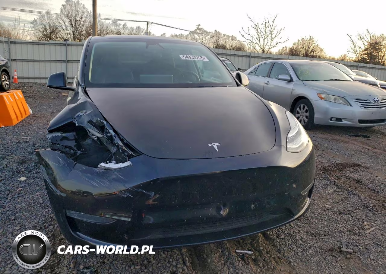 2023 Tesla Model Y VIN:7SAYGDEE5PA124092 - 5