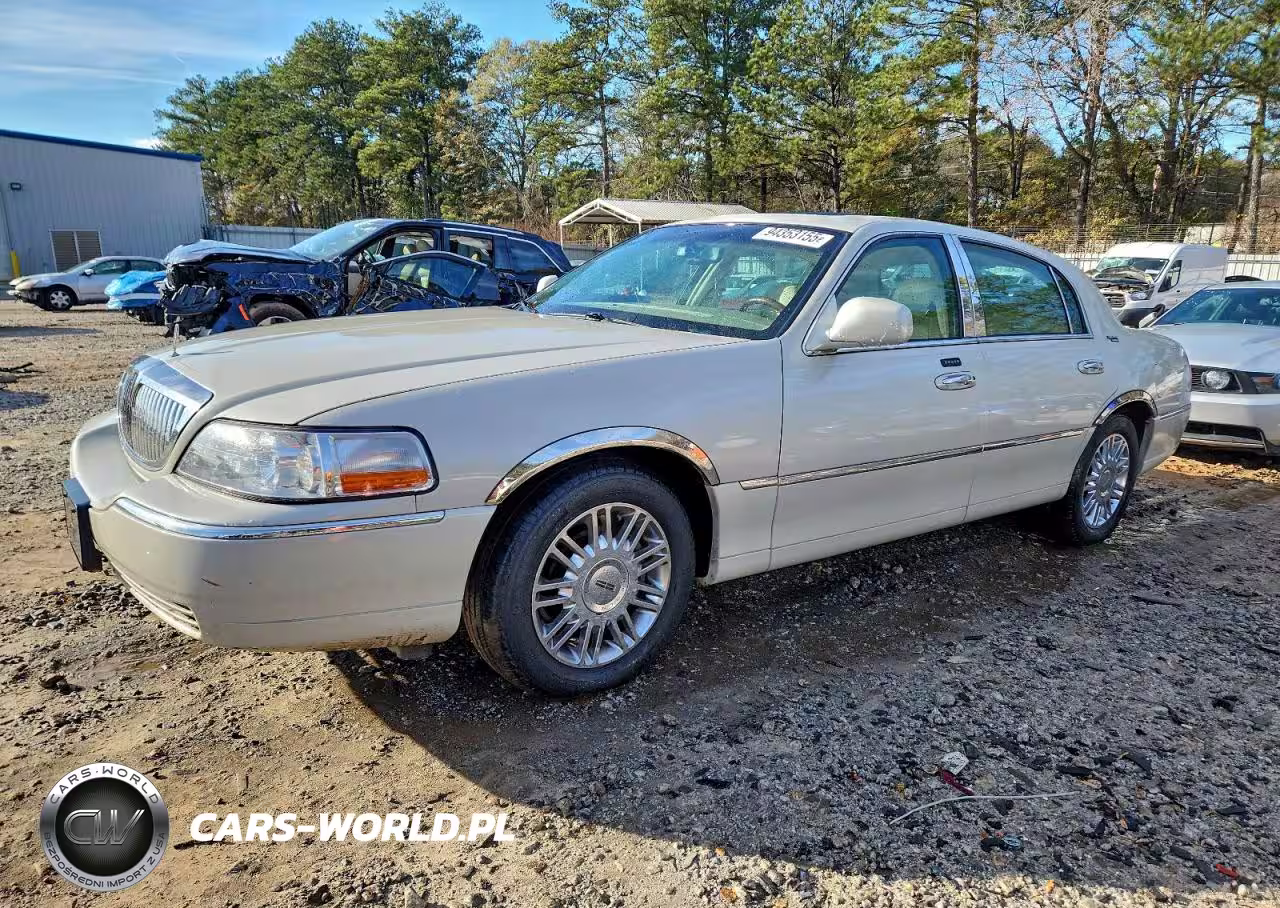 2006 Lincoln Town Car Signature Limited