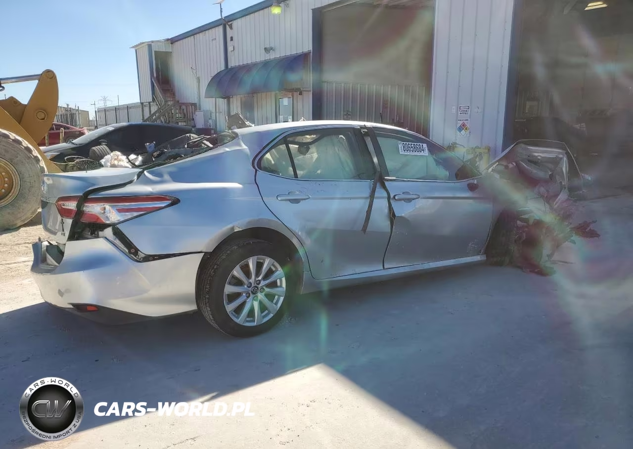 2018 Toyota Camry VIN:JTNB11HK4J3032110 - 3