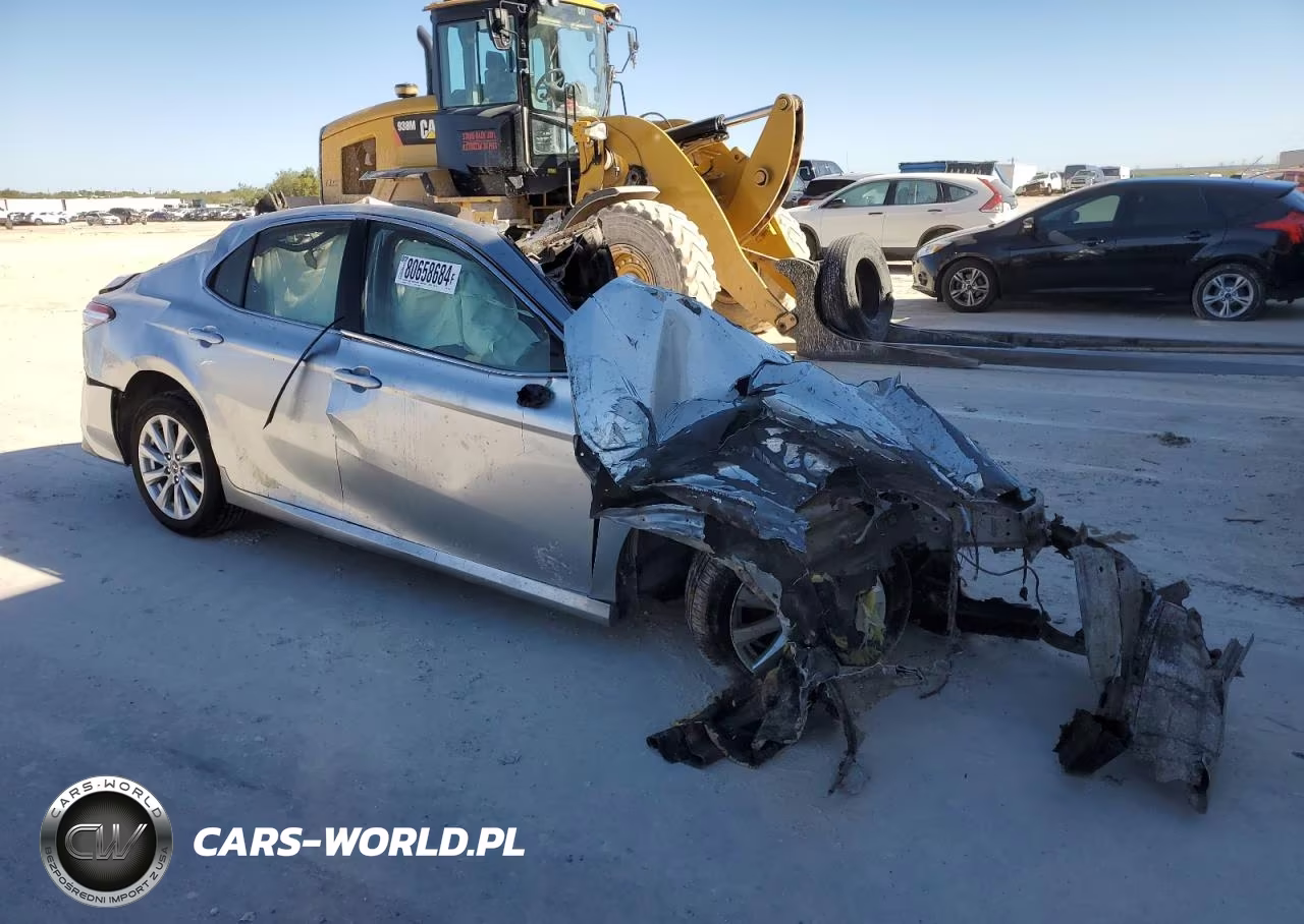 2018 Toyota Camry VIN:JTNB11HK4J3032110 - 4