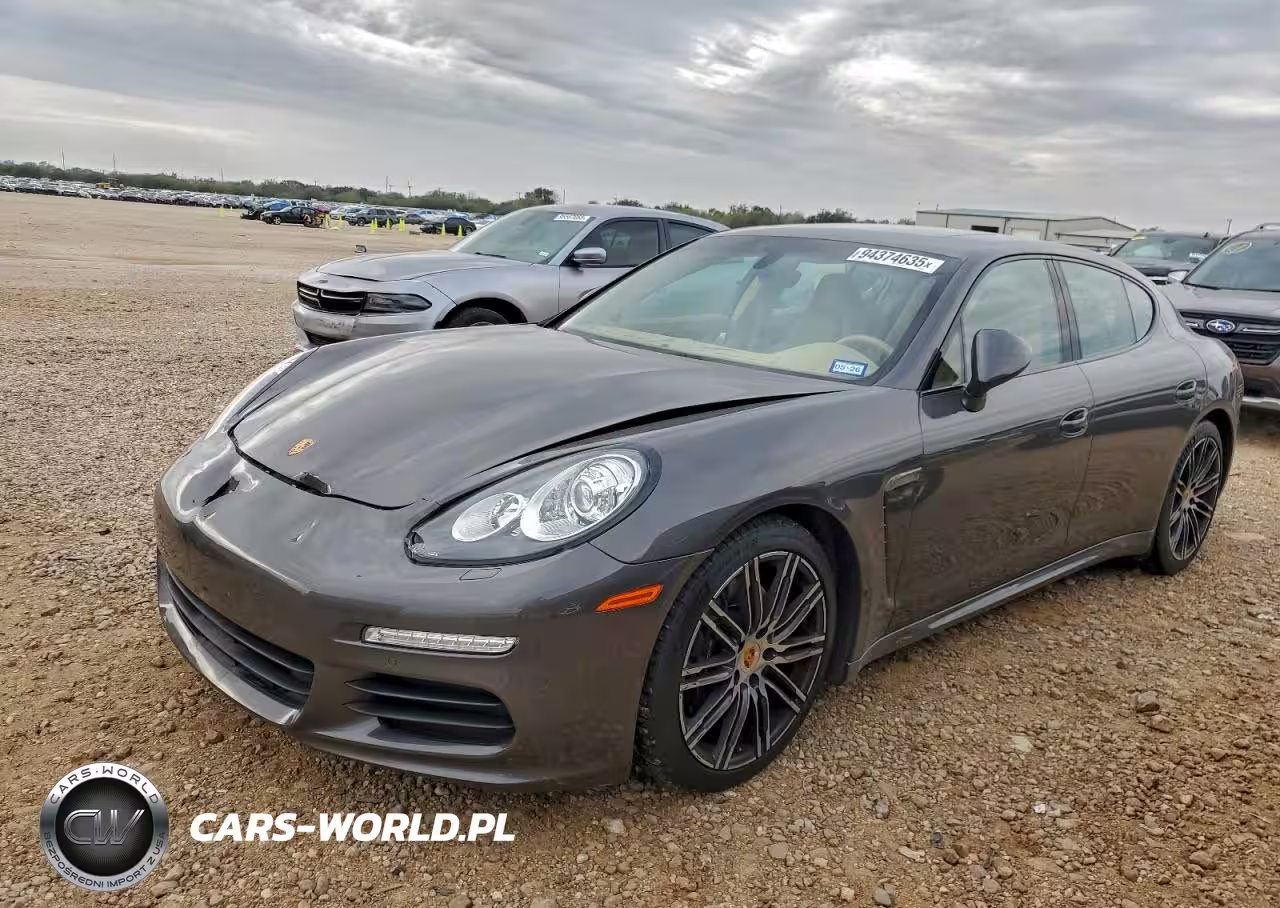 2016 Porsche Panamera 2