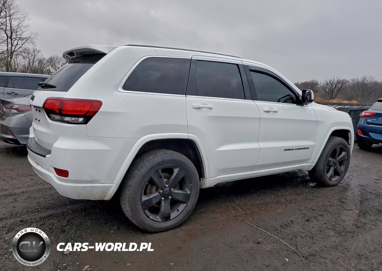 2015 Jeep Grand Cherokee Laredo VIN:1C4RJFAG7FC102132 - 3