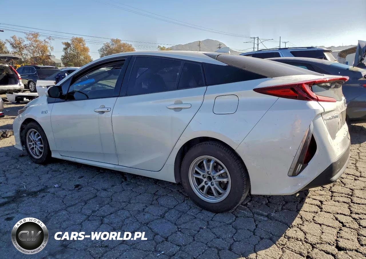 2018 Toyota Prius Prime VIN:JTDKARFP7J3103673 - 2