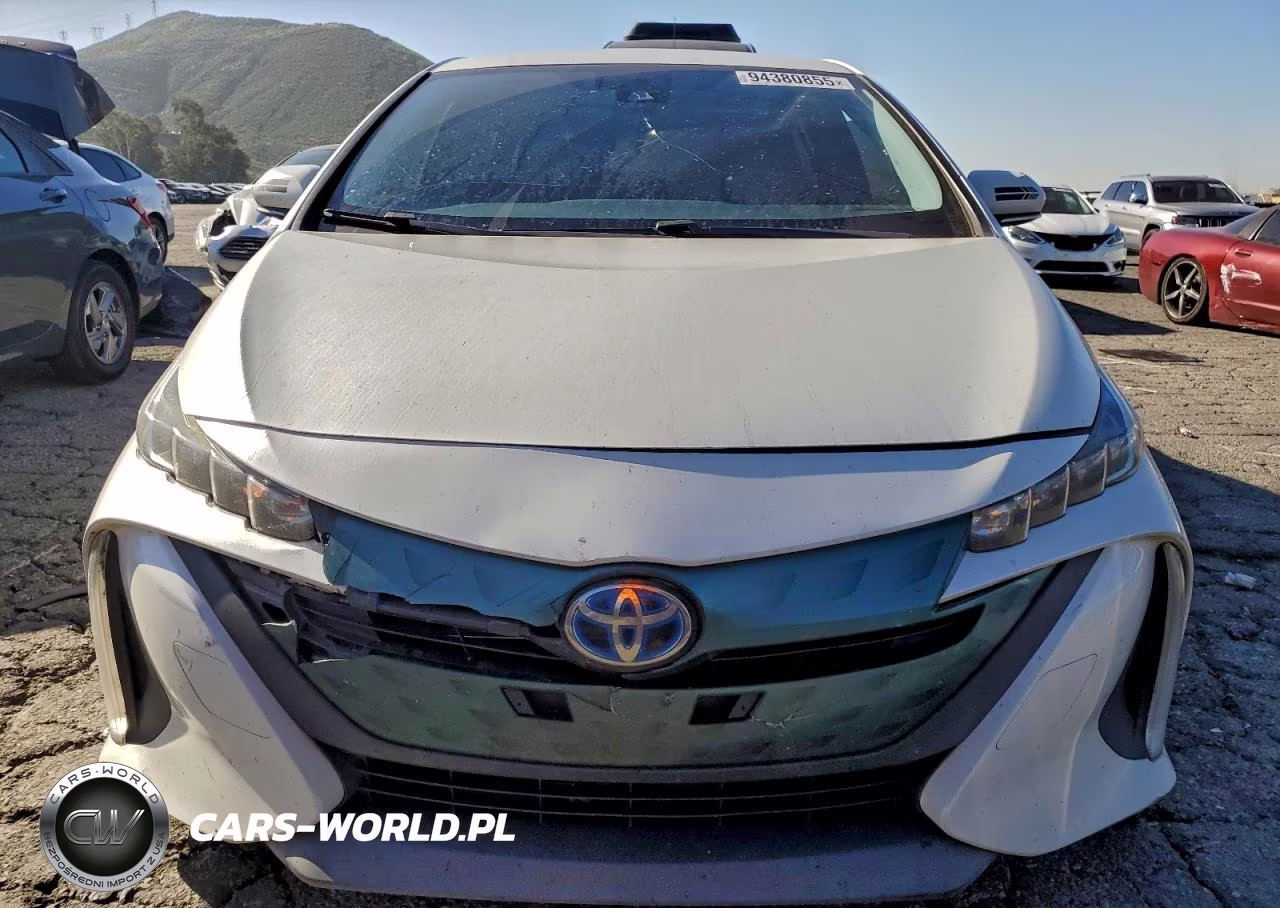 2018 Toyota Prius Prime VIN:JTDKARFP7J3103673 - 5