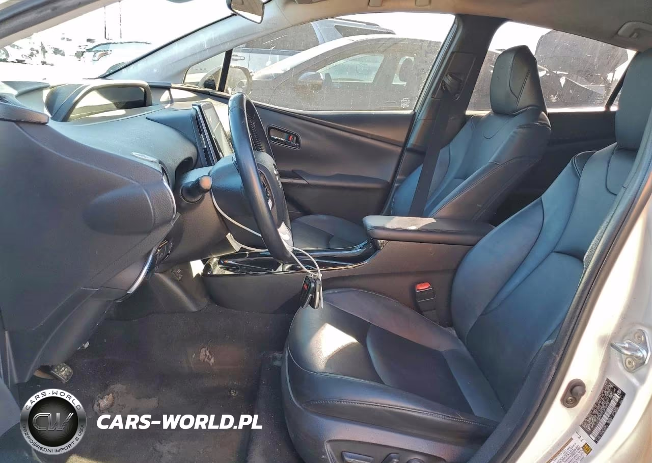2018 Toyota Prius Prime VIN:JTDKARFP7J3103673 - 7