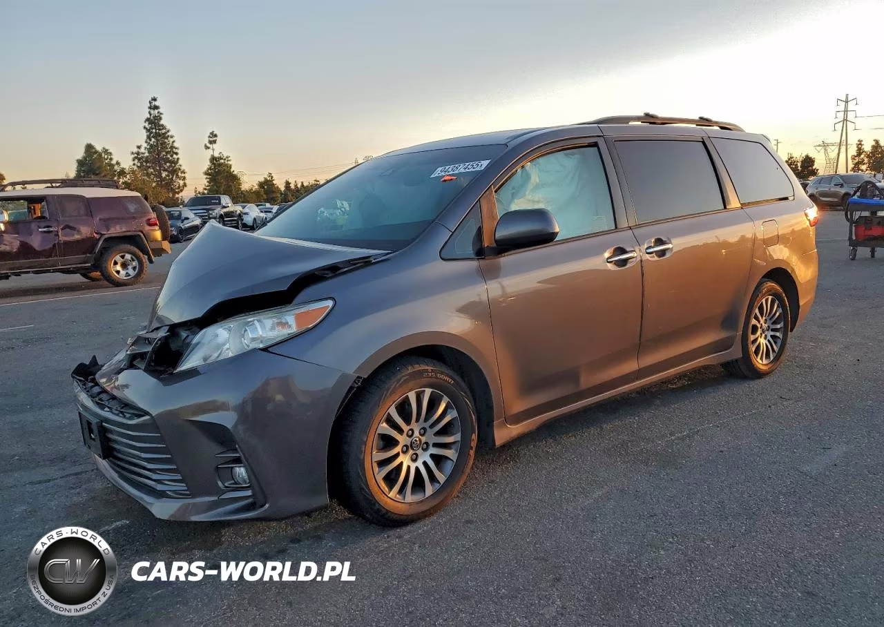 2018 Toyota Sienna Xle – zdjęcie 1 z 13