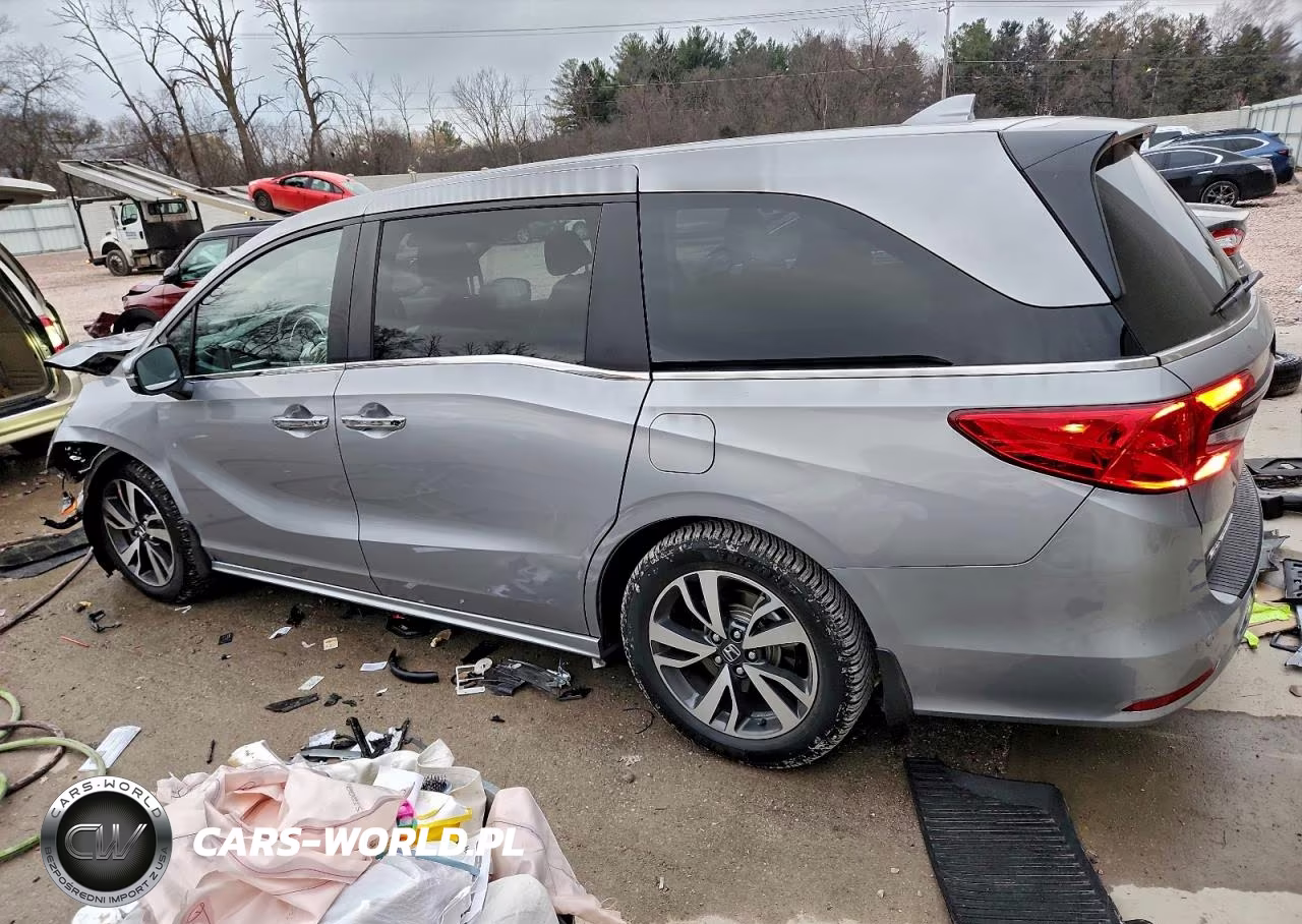 2023 Honda Odyssey Touring VIN:5FNRL6H86PB024097 - 2