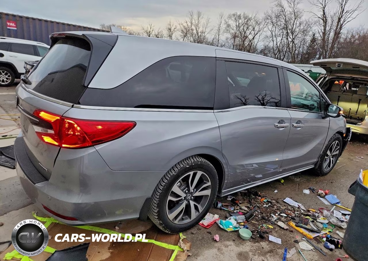 2023 Honda Odyssey Touring VIN:5FNRL6H86PB024097 - 3