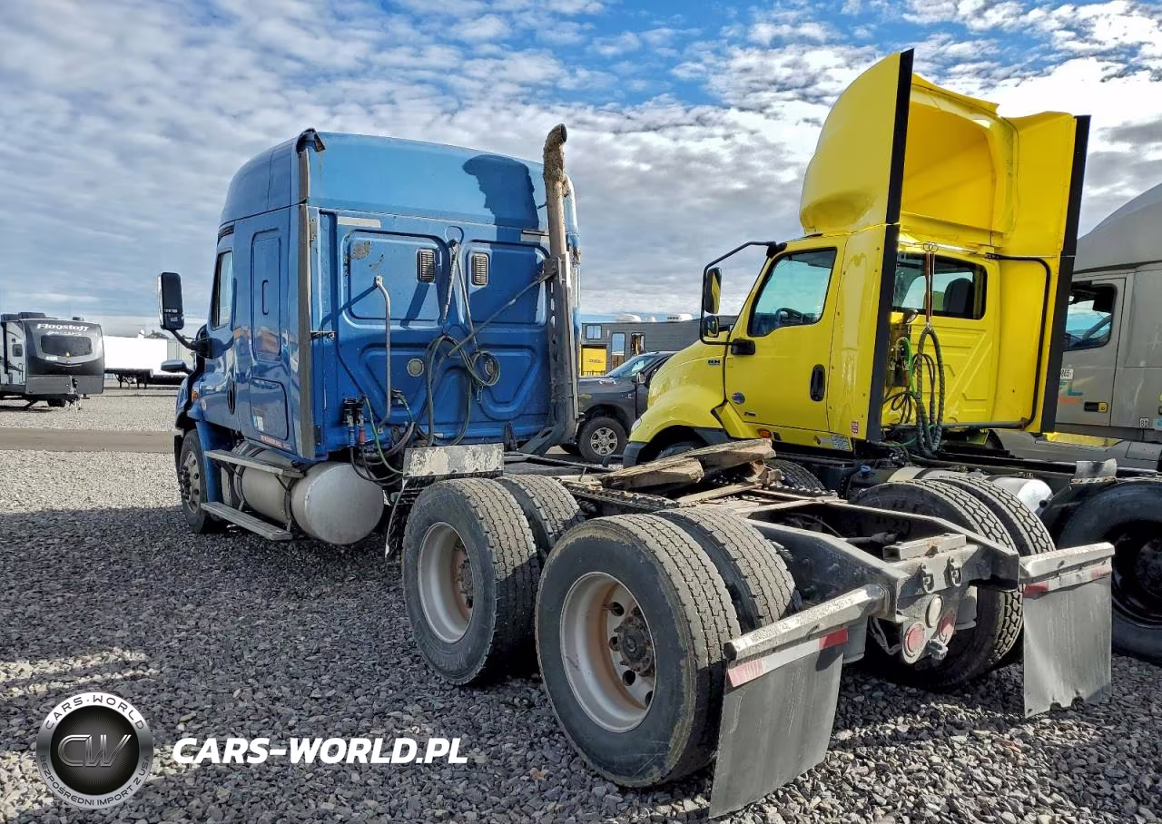 2017 Freightliner Cascadia 113 Semi Truck VIN:3AKJGHDV1HSHN7147 - 3