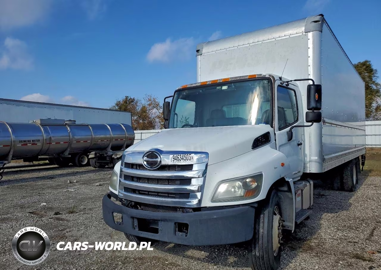 2017 Hino 258-268 Box Truck