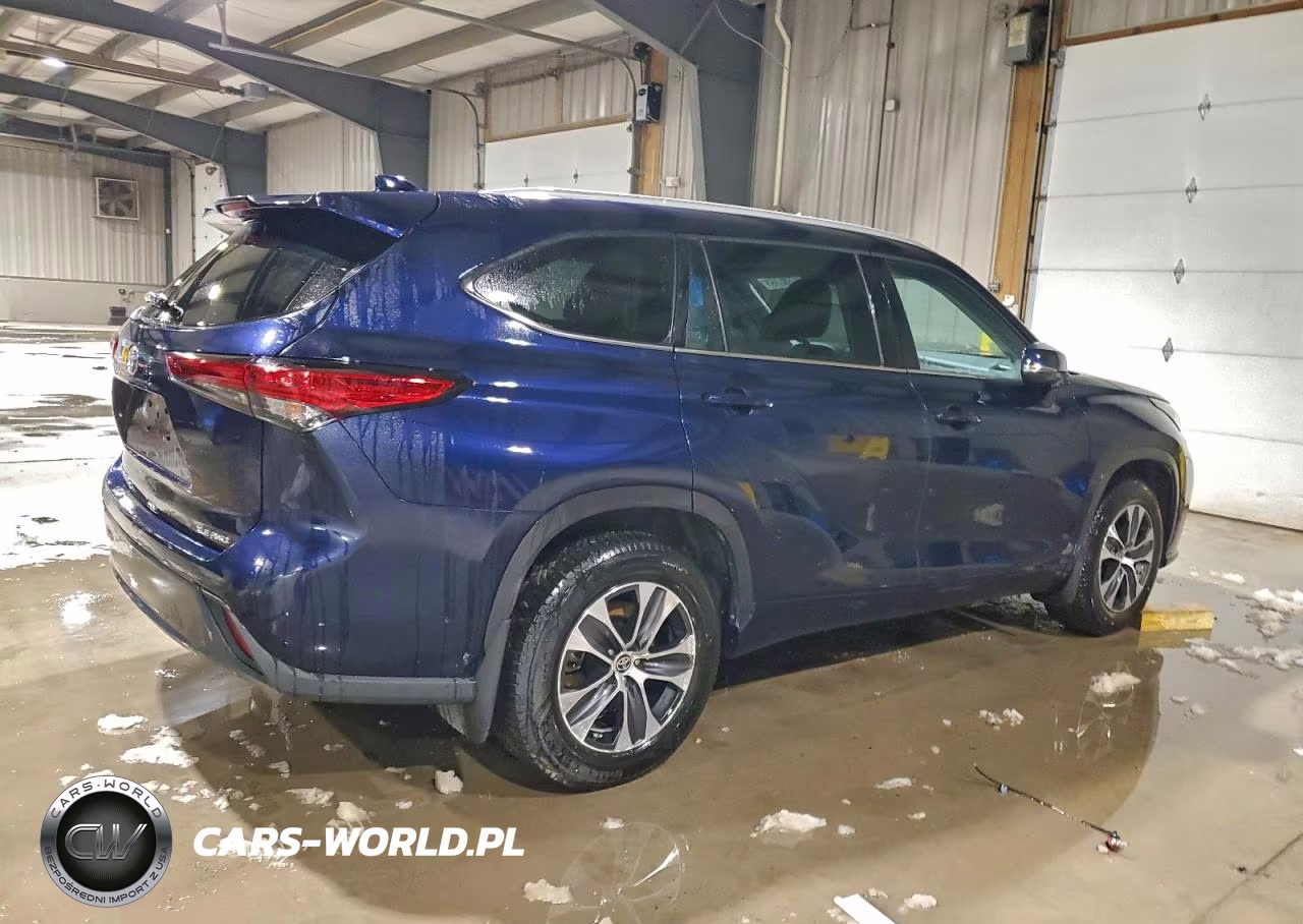2022 Toyota Highlander Xle VIN:5TDHZRBH6NS566605 - 3
