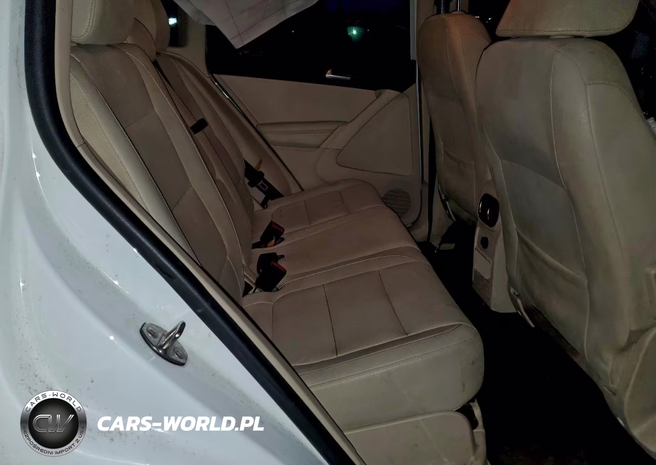 2017 Volkswagen Tiguan S VIN:WVGAV7AX9HK022794 - 11