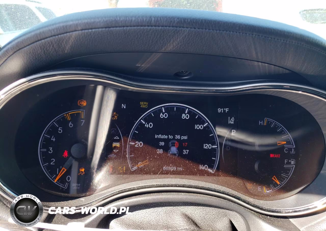 2018 Jeep Grand Cherokee Overland VIN:1C4RJFCT9JC348070 - 9