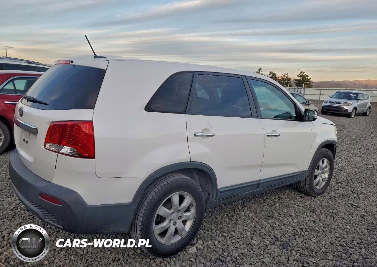 2011 Kia Sorento Base VIN:5XYKT3A16BG146859 - 3