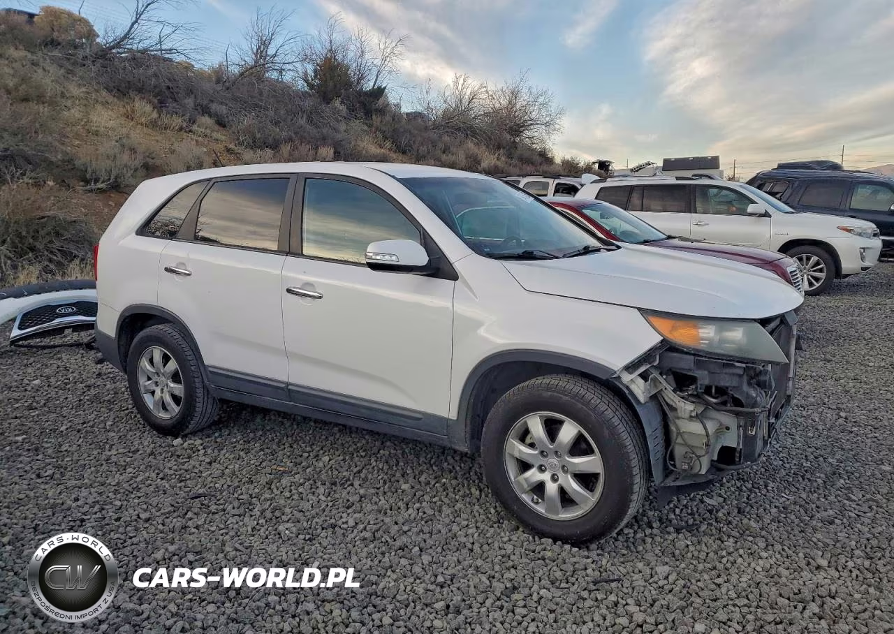 2011 Kia Sorento Base VIN:5XYKT3A16BG146859 - 4
