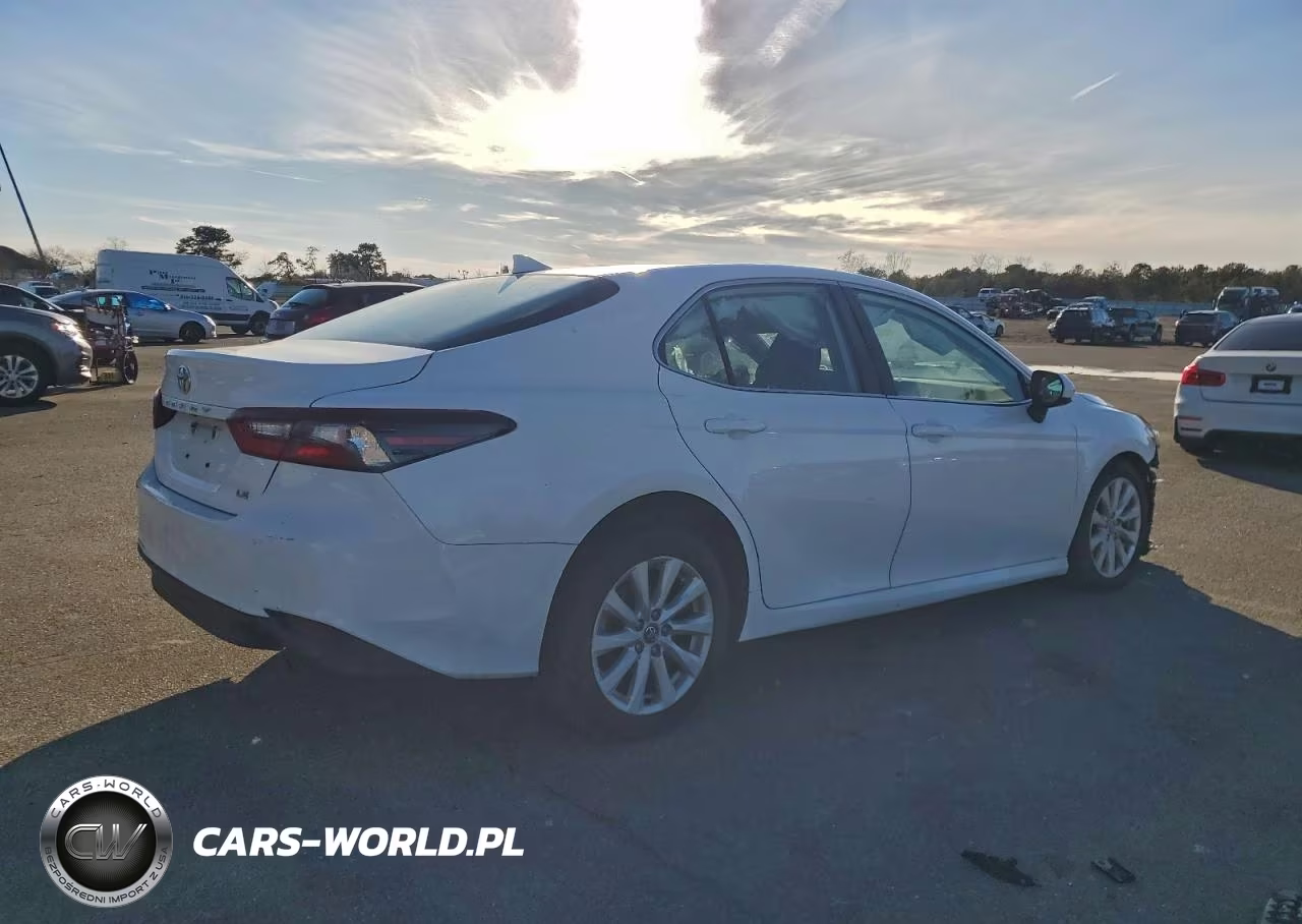 2020 Toyota Camry Le VIN:4T1C11AK2LU942768 - 3