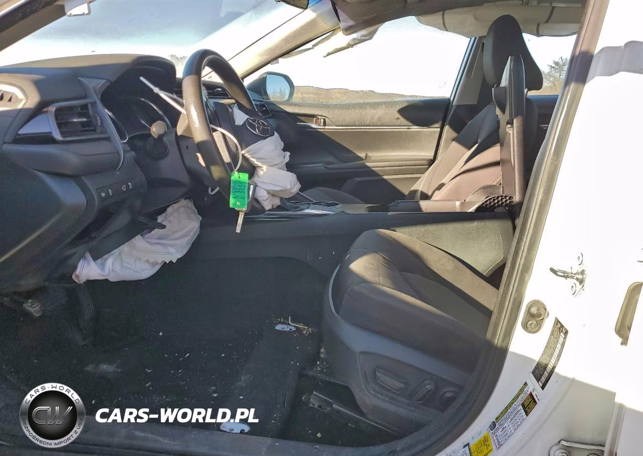 2020 Toyota Camry Le VIN:4T1C11AK2LU942768 - 7