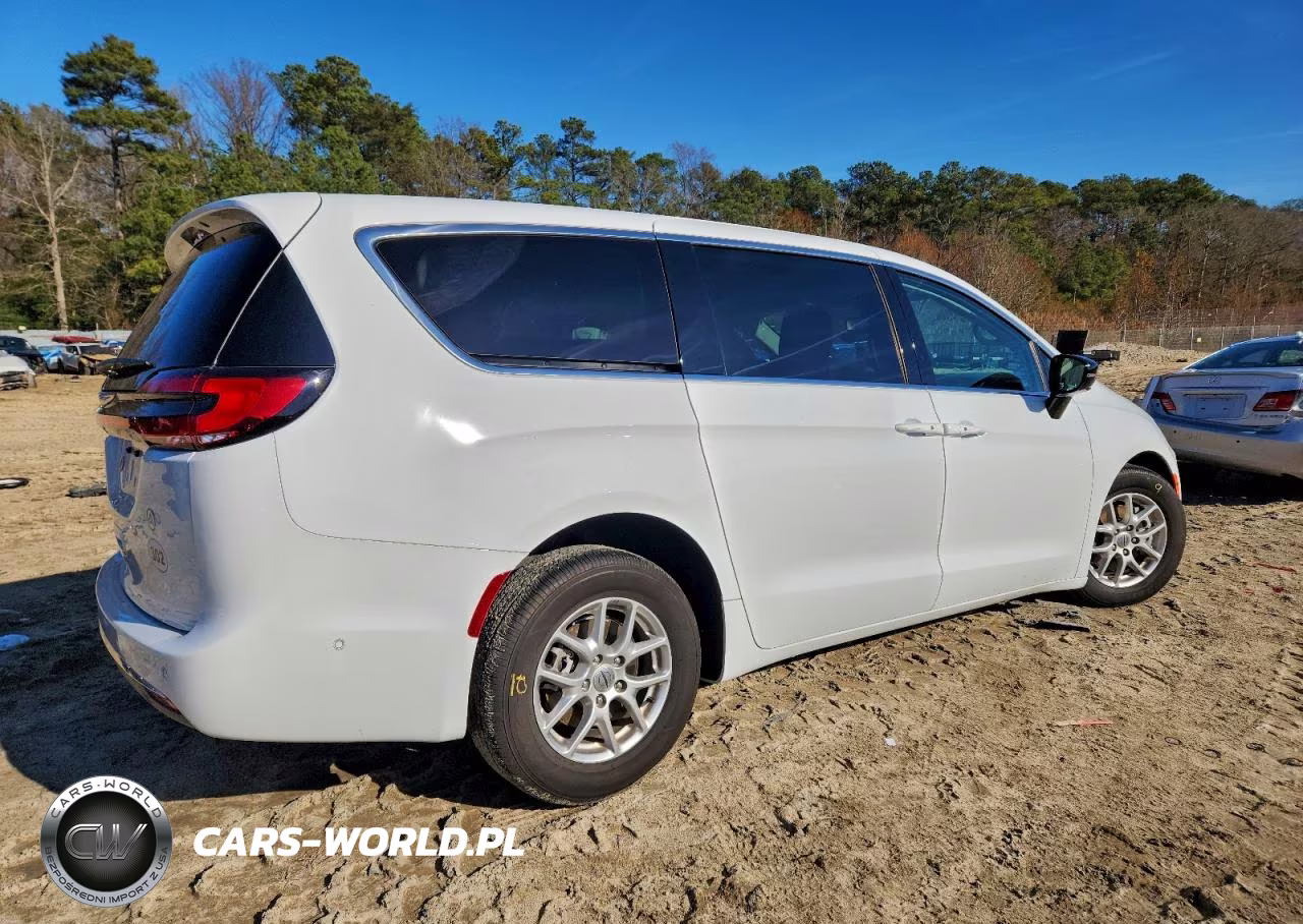 2024 Chrysler Pacifica Touring L VIN:2C4RC1BG7RR189747 - 3