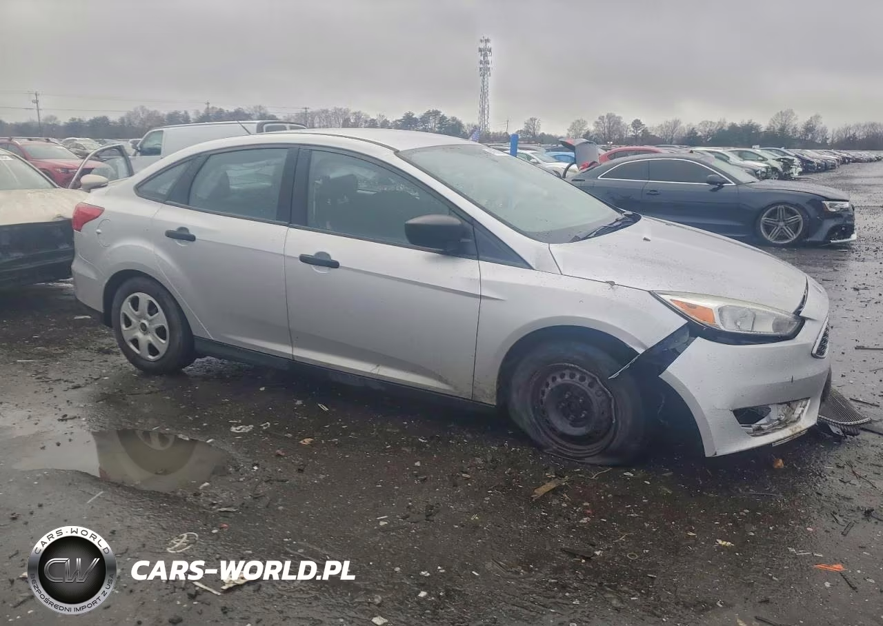 2017 Ford Focus S VIN:1FADP3E20HL316152 - 4