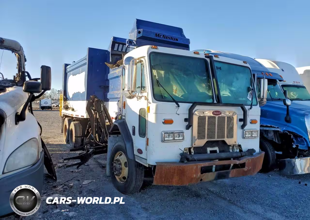 2016 Peterbilt 320 Refuse Truck