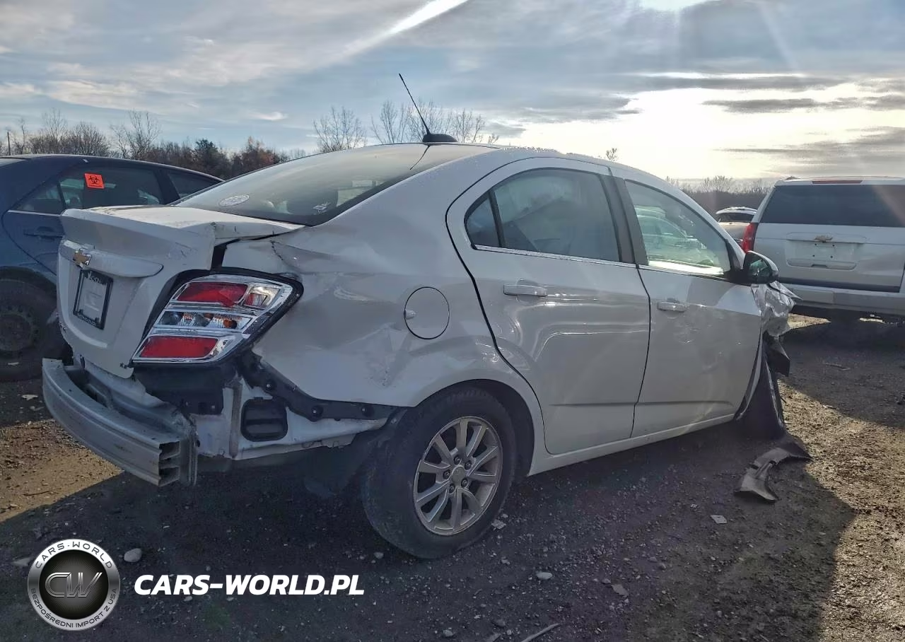 2018 Chevrolet Sonic Lt VIN:1G1JD5SG5J4100307 - 3
