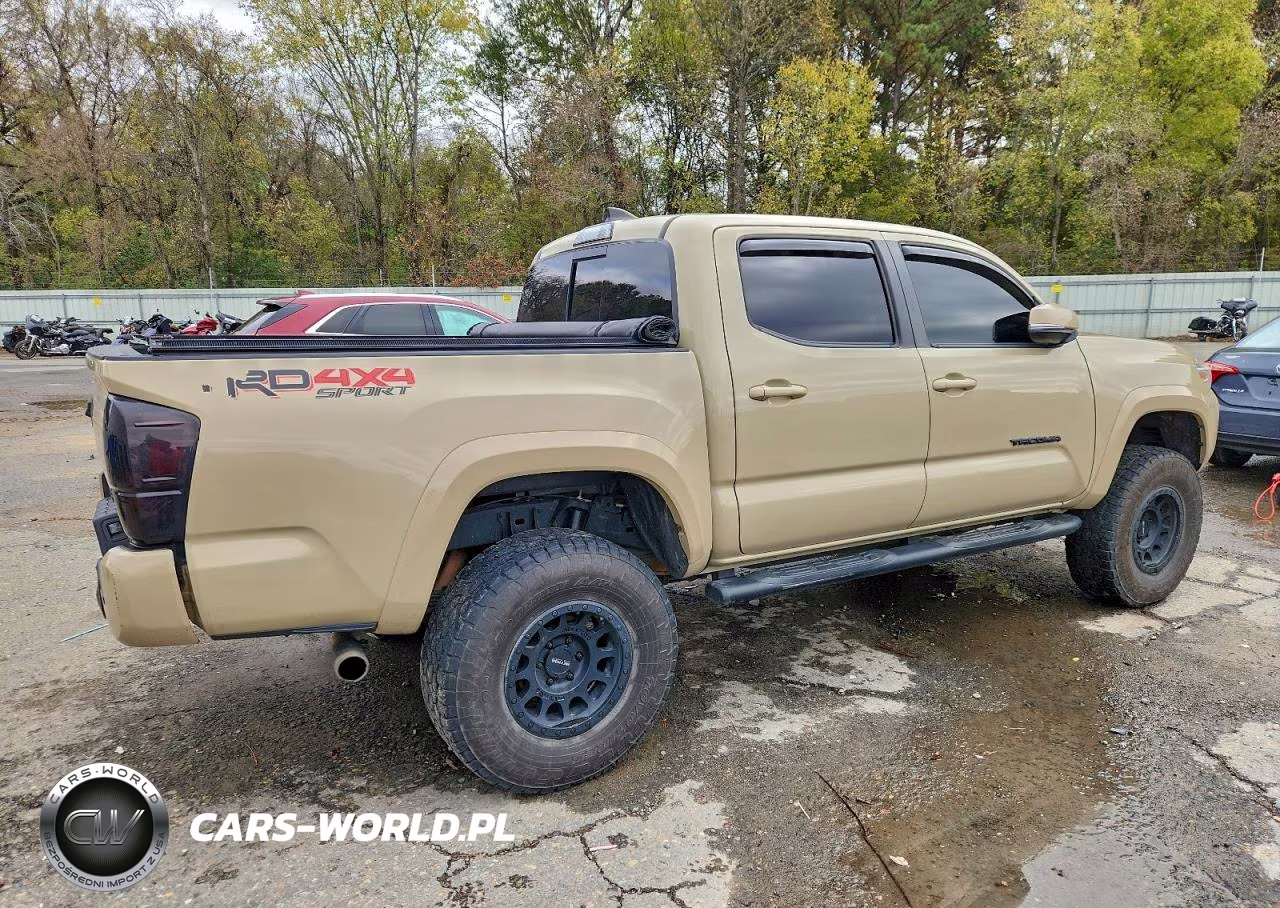 2018 Toyota Tacoma Double Cab VIN:3TMCZ5AN9JM177431 - 3