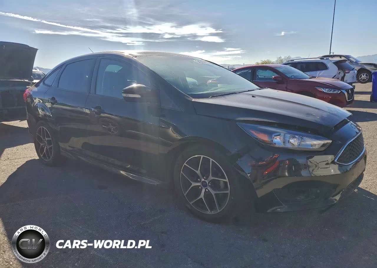 2016 Ford Focus Se VIN:1FADP3F25GL225598 - 4