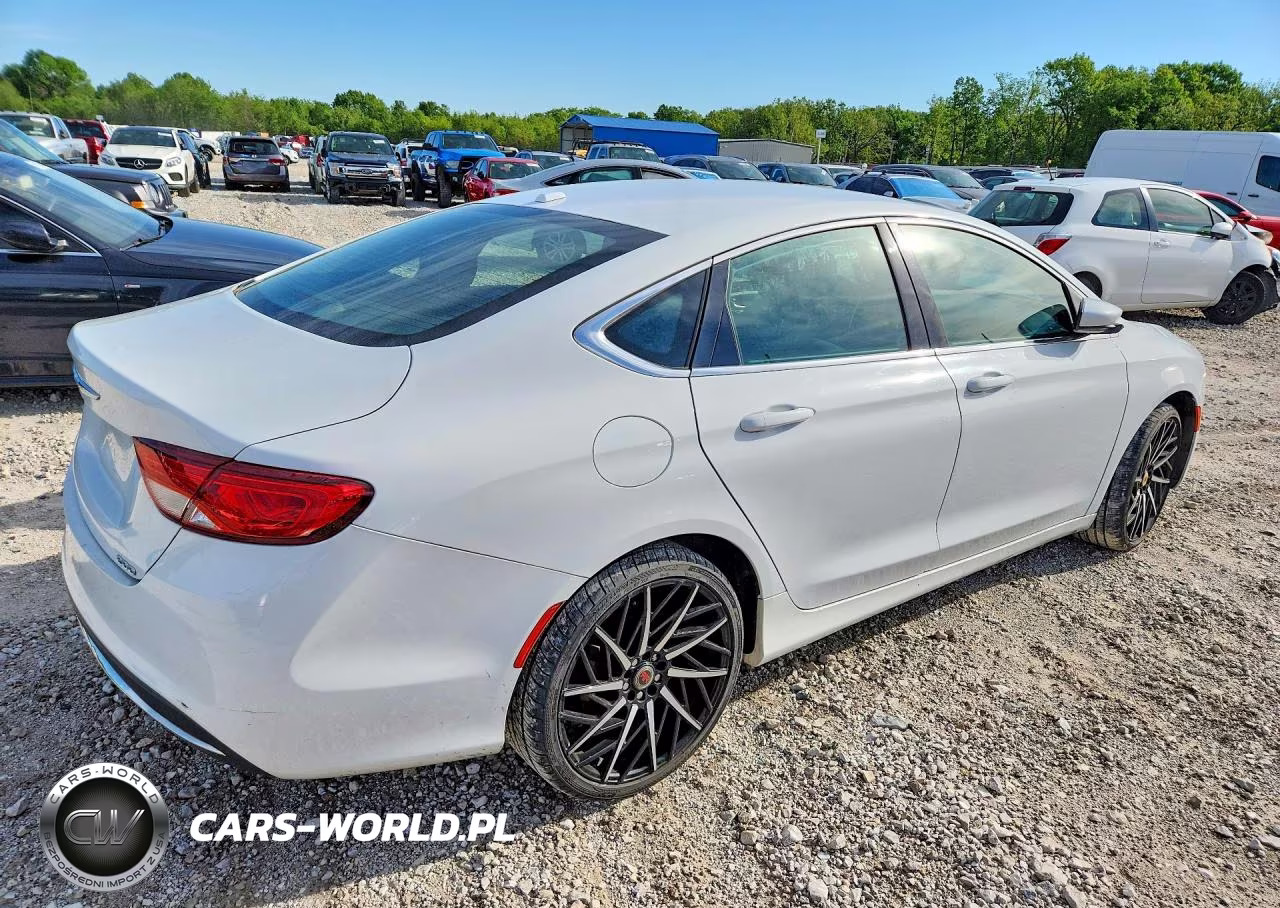 2015 Chrysler 200 Limited VIN:1C3CCCAB9FN720838 - 3