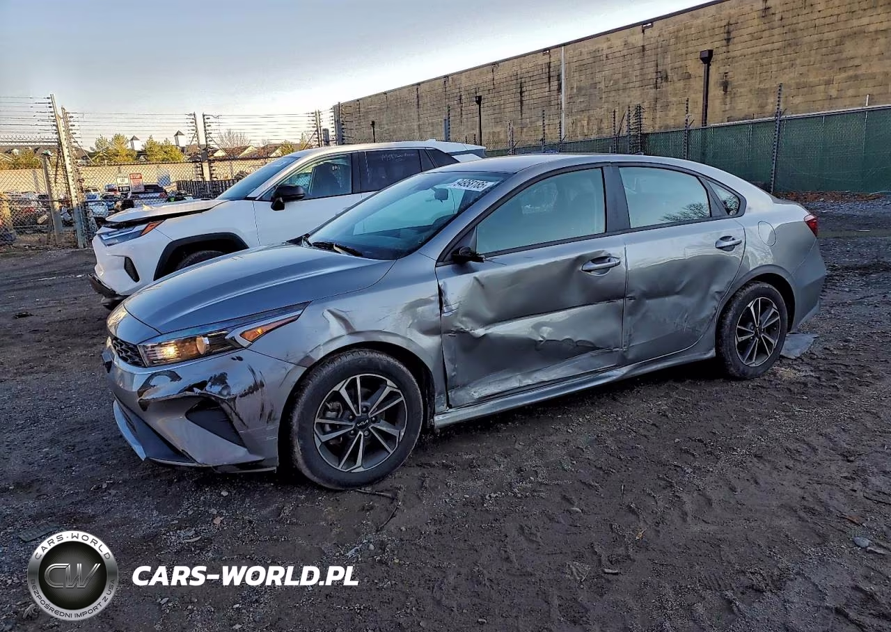2023 Kia Forte Lxs – zdjęcie 1 z 12