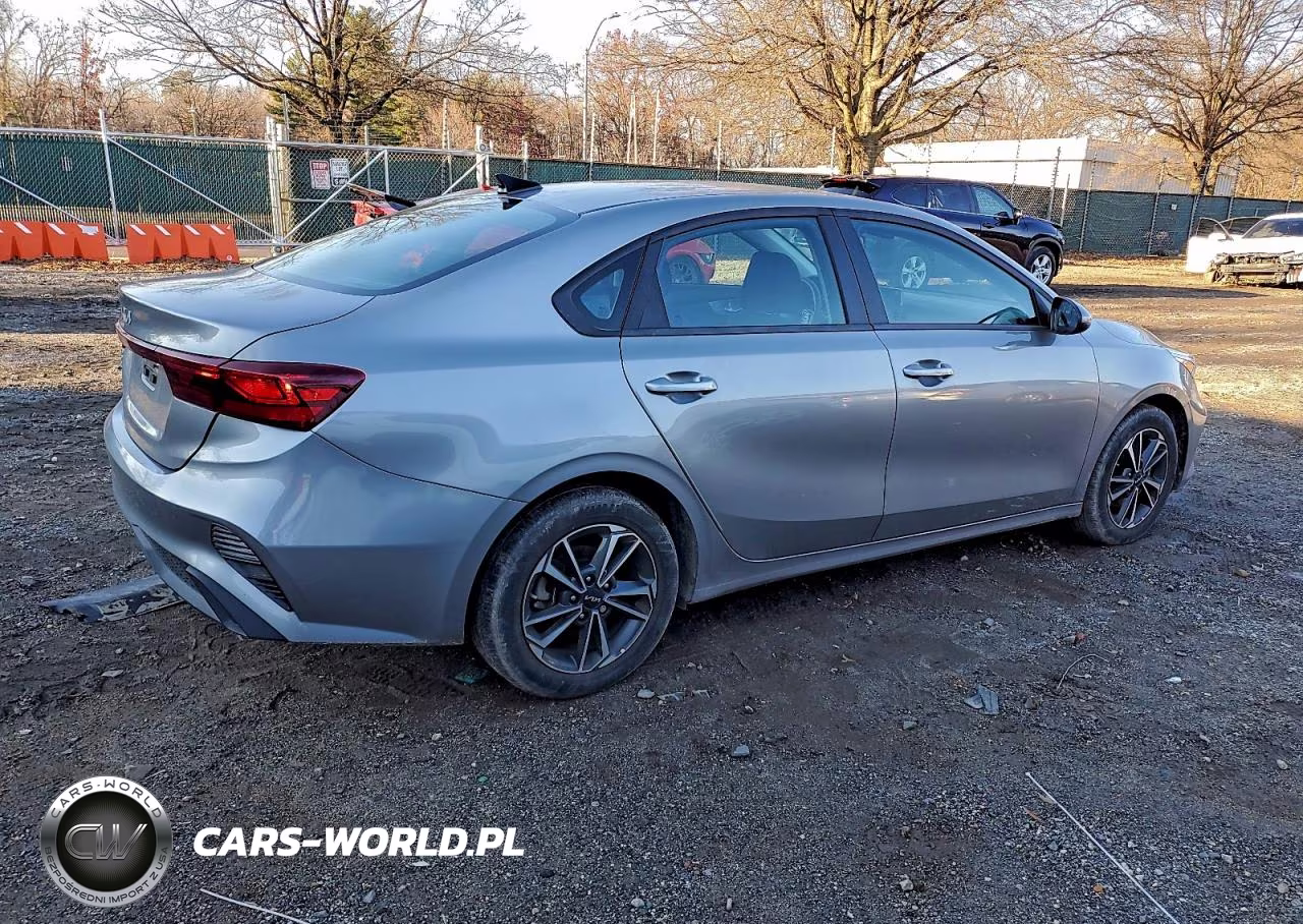 2023 Kia Forte Lxs VIN:3KPF24AD5PE691928 - 3