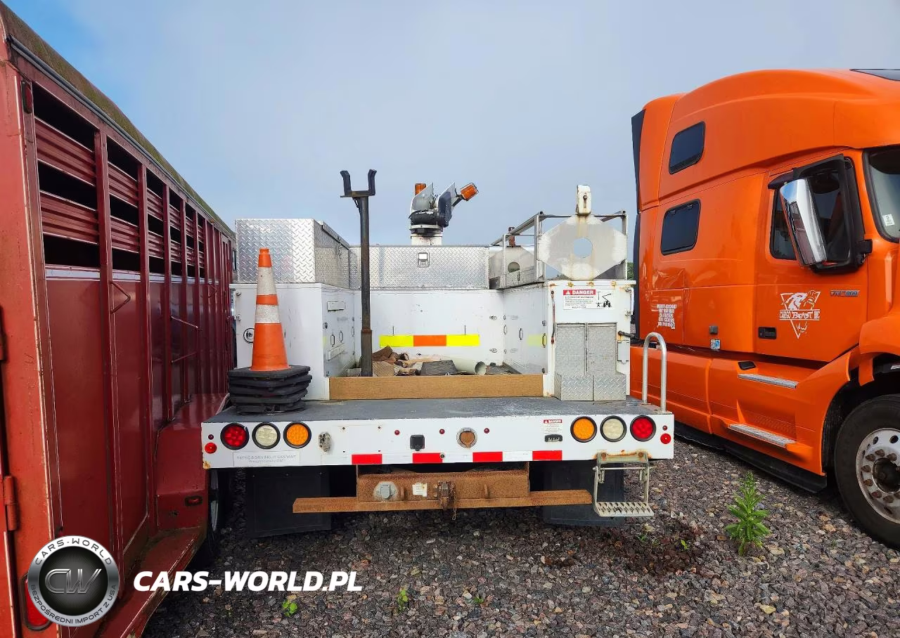 2015 Ford F450 Utility - Service Truck VIN:1FDUF4GY8FED21164 - 6