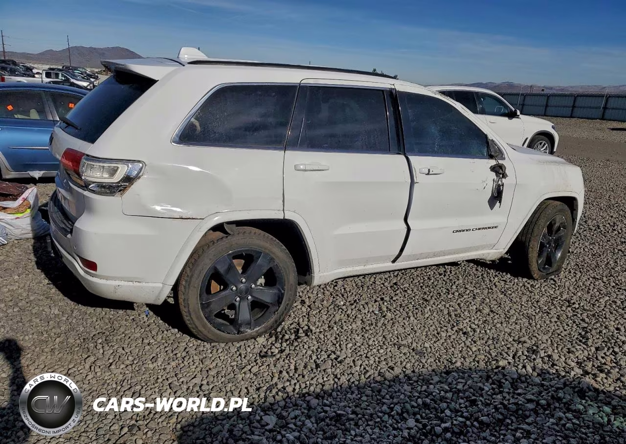 2015 Jeep Grand Cherokee Laredo VIN:1C4RJFAG8FC720933 - 3