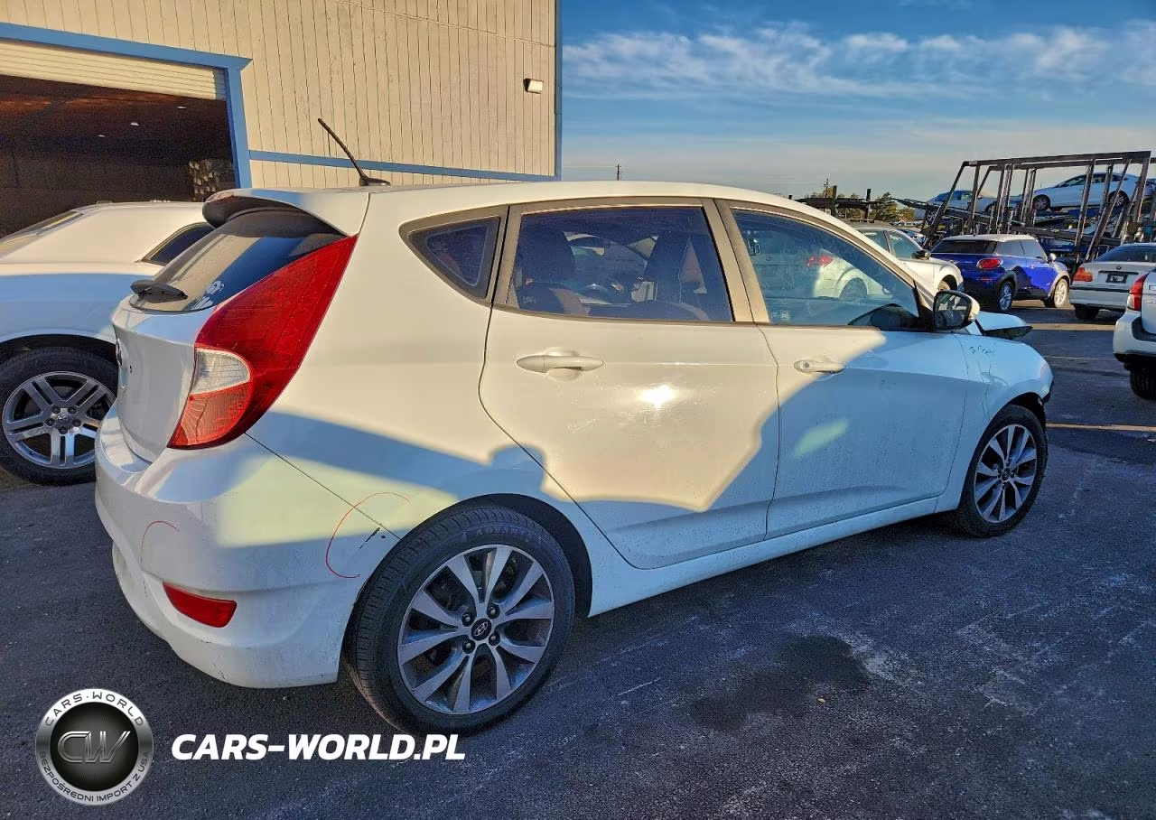 2015 Hyundai Accent Gls VIN:KMHCU5AE4FU232204 - 3