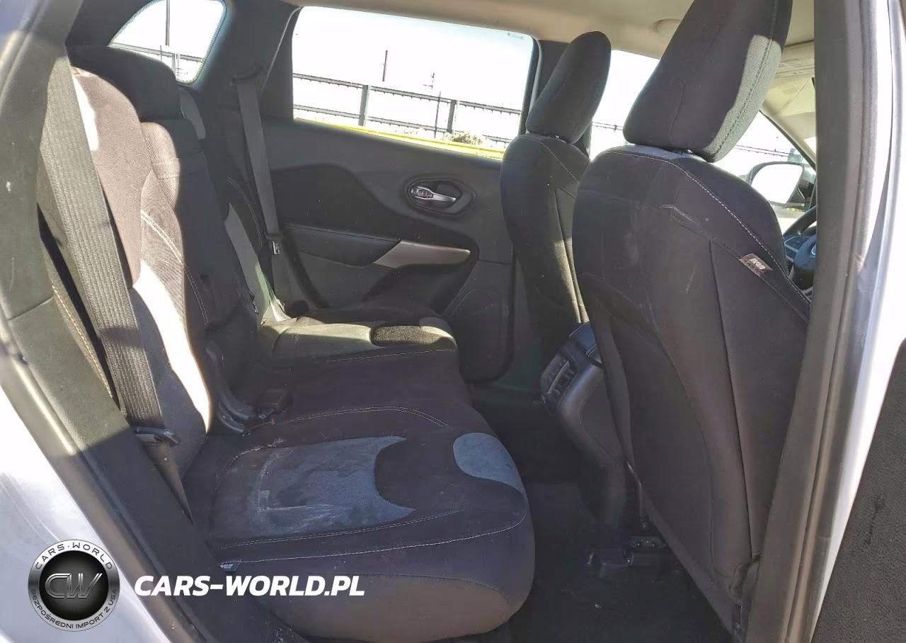 2017 Jeep Cherokee Sport VIN:1C4PJMABXHW569840 - 10