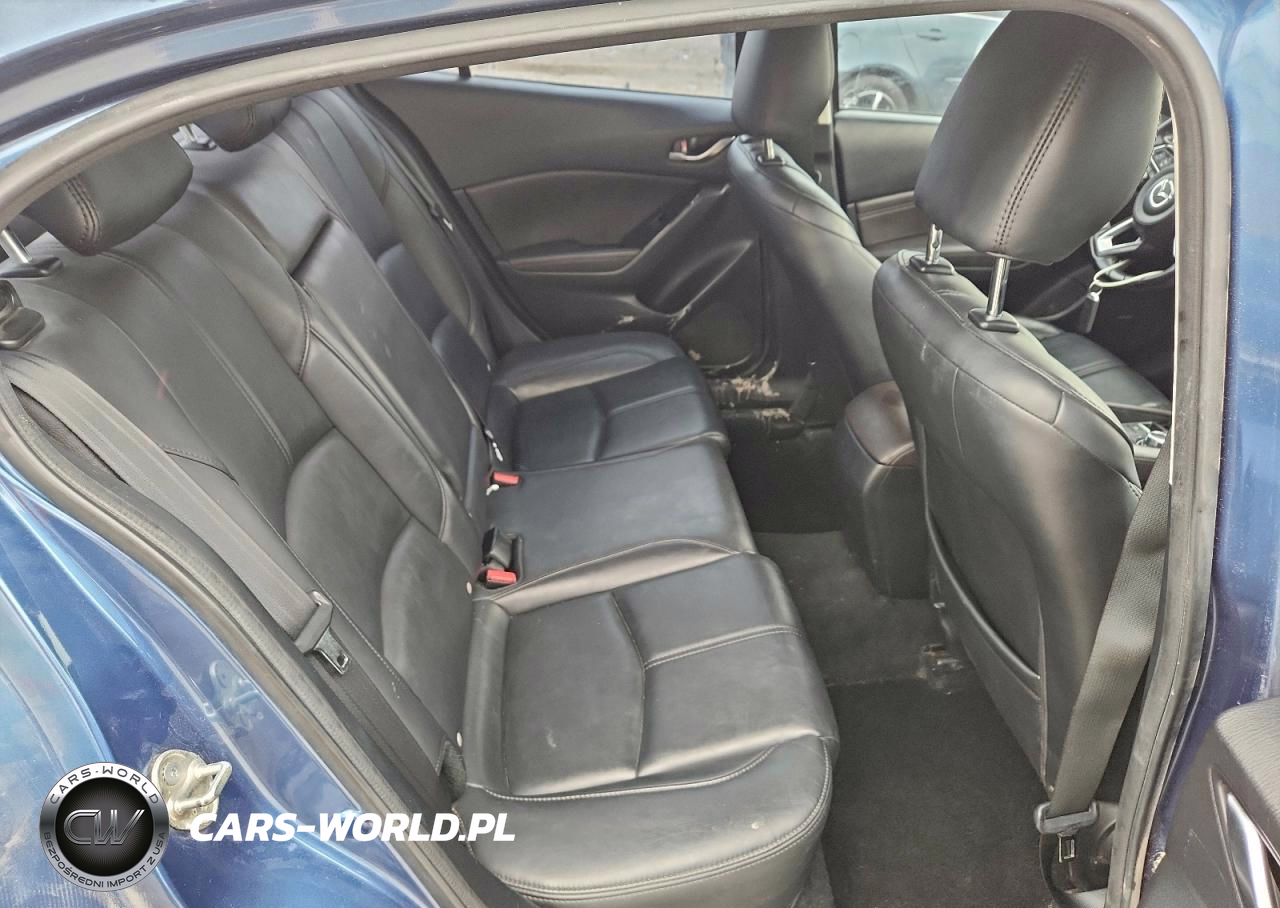 2018 Mazda 3 Touring VIN:3MZBN1V39JM262355 - 10