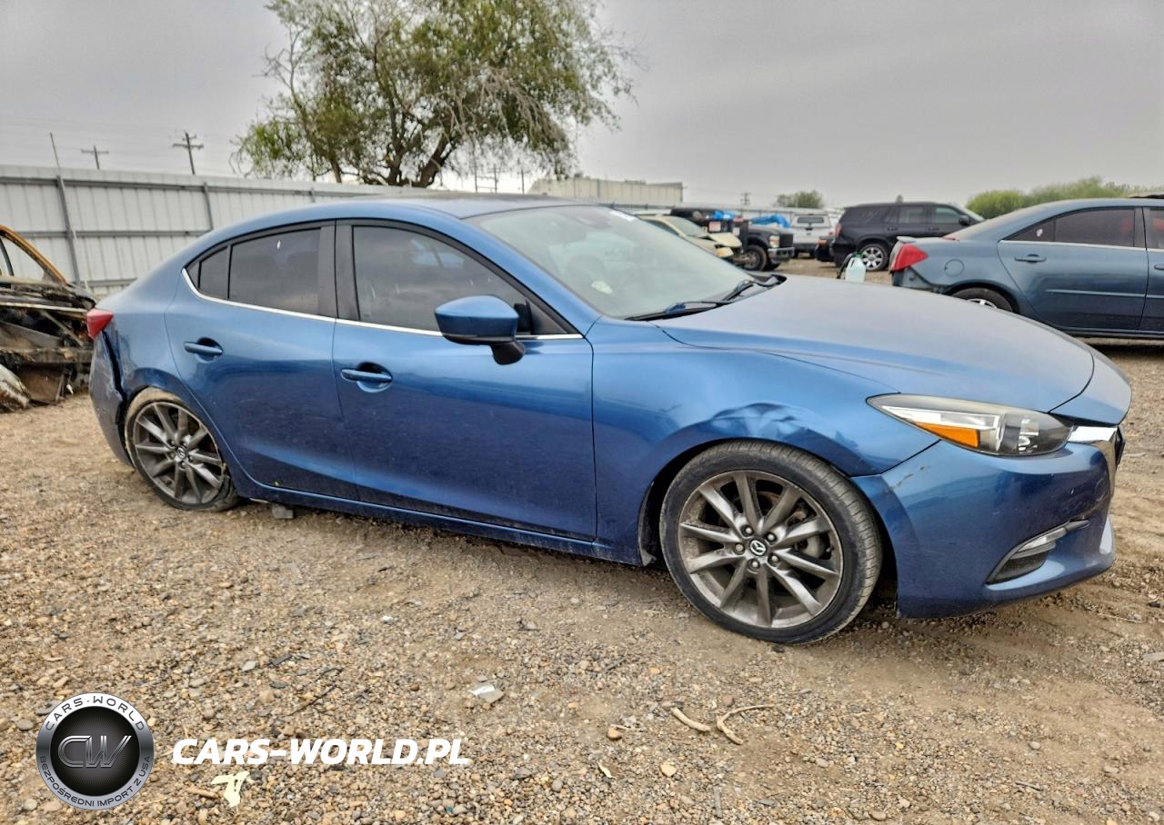 2018 Mazda 3 Touring VIN:3MZBN1V39JM262355 - 4