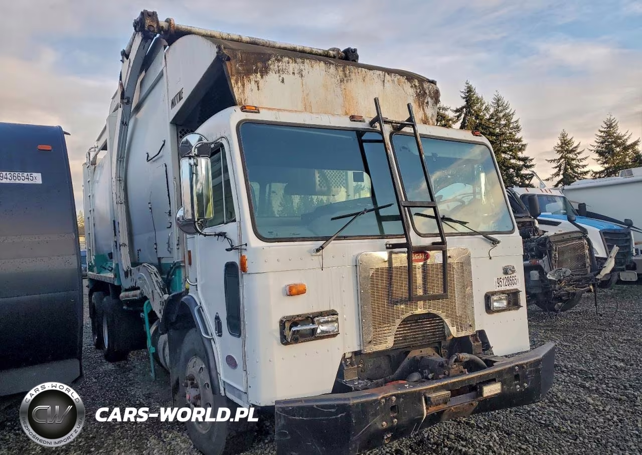 2008 Peterbilt 320 Refuse Truck