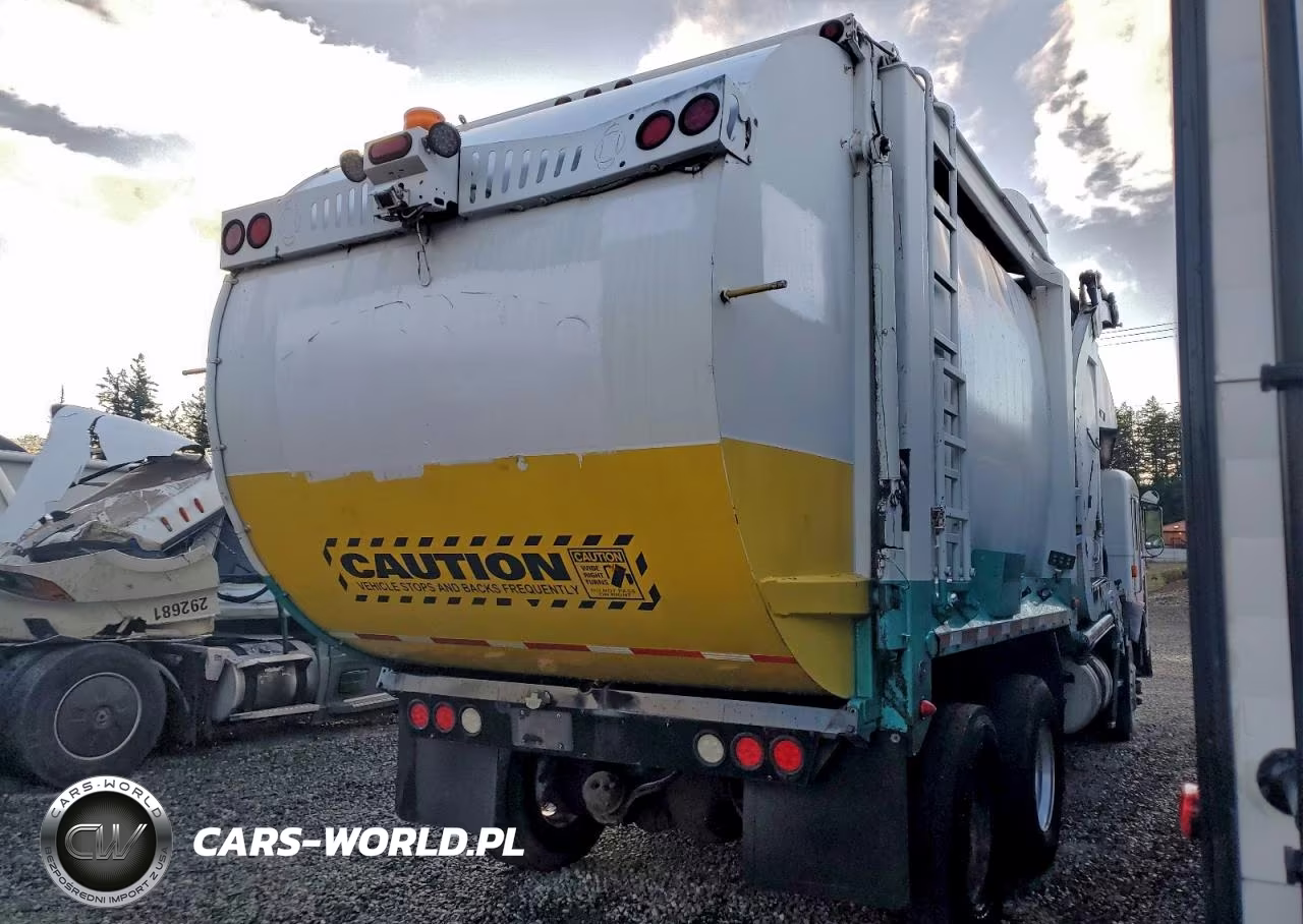 2008 Peterbilt 320 Refuse Truck VIN:3BPZL00X78F718444 - 4