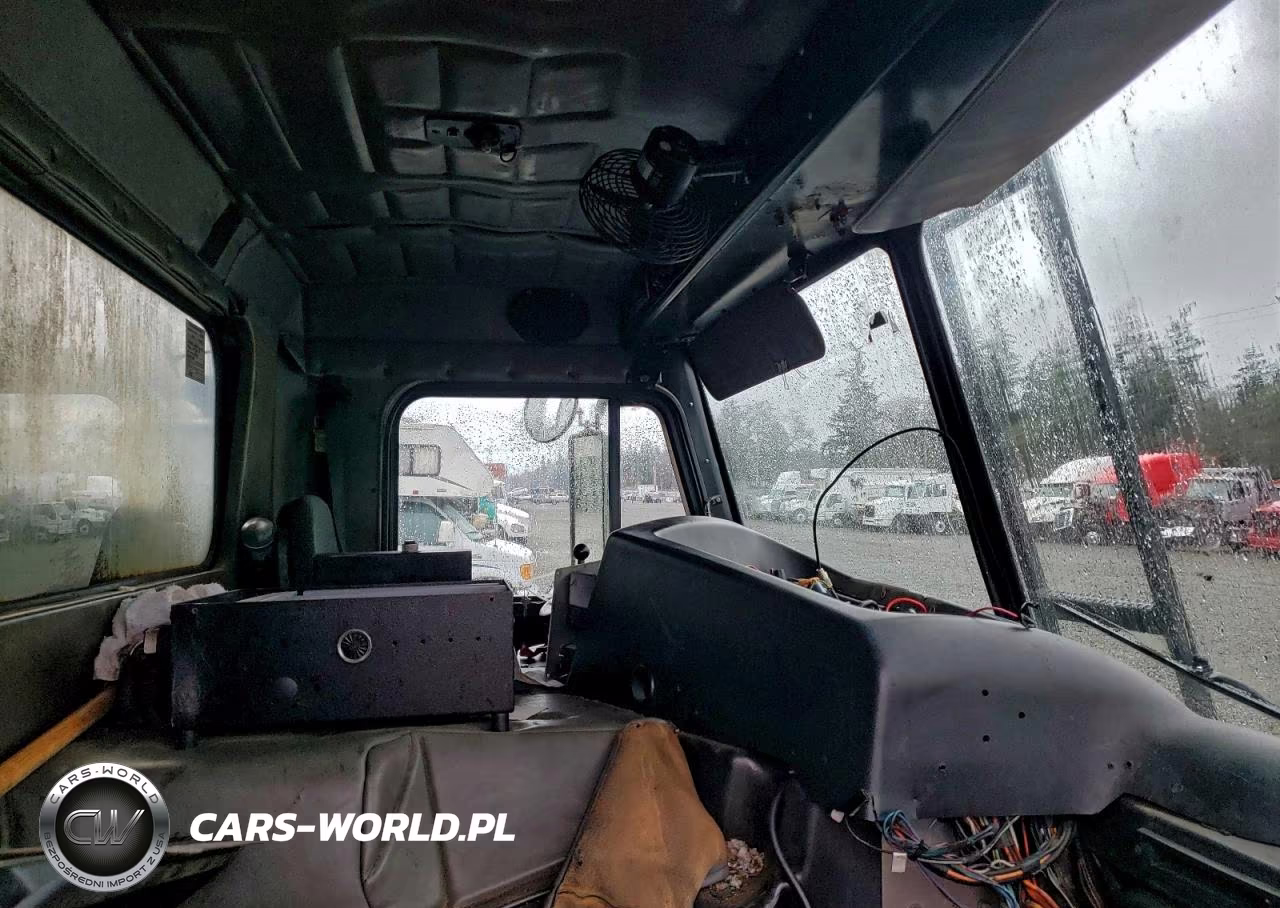2008 Peterbilt 320 Refuse Truck VIN:3BPZL00X78F718444 - 5