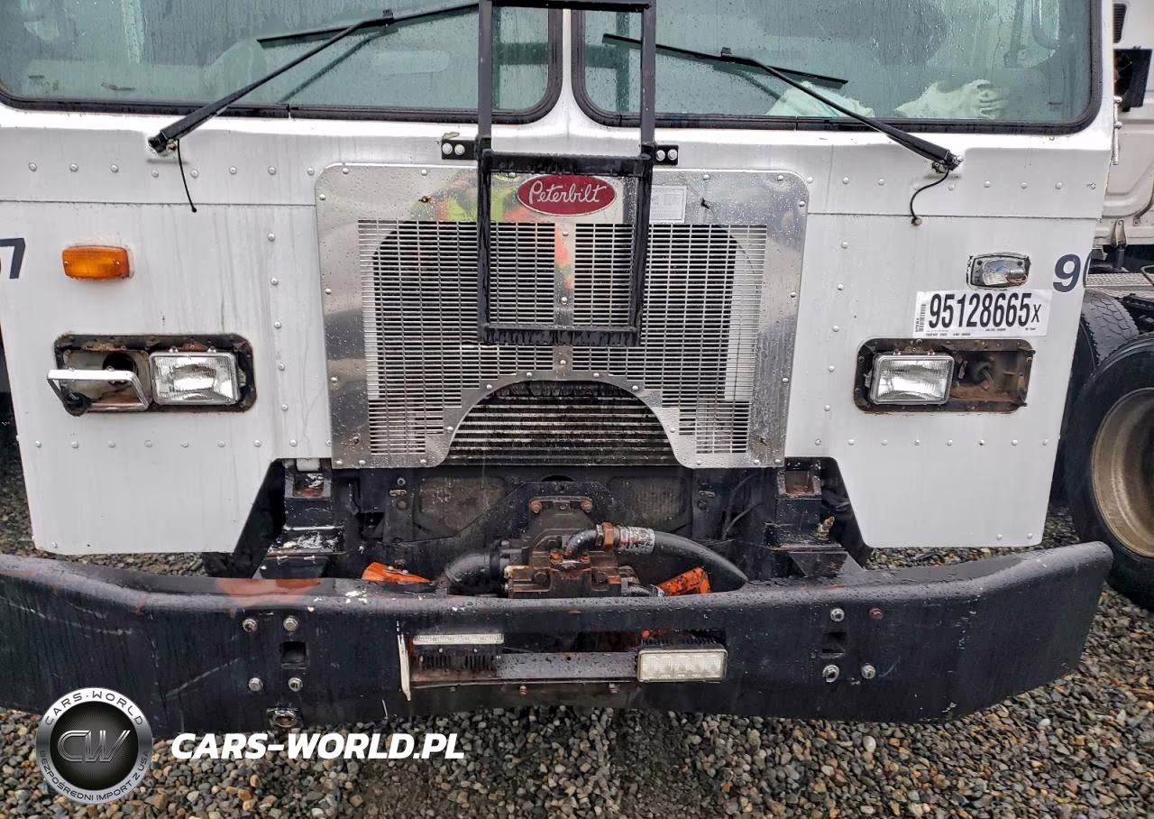 2008 Peterbilt 320 Refuse Truck VIN:3BPZL00X78F718444 - 7