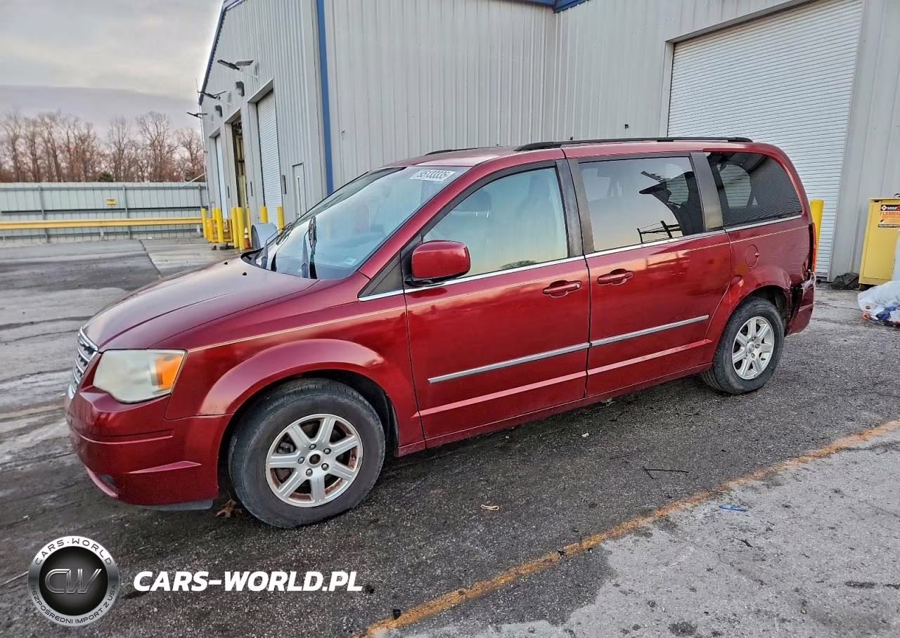 2010 Chrysler Town & Country Touring – zdjęcie 1 z 13