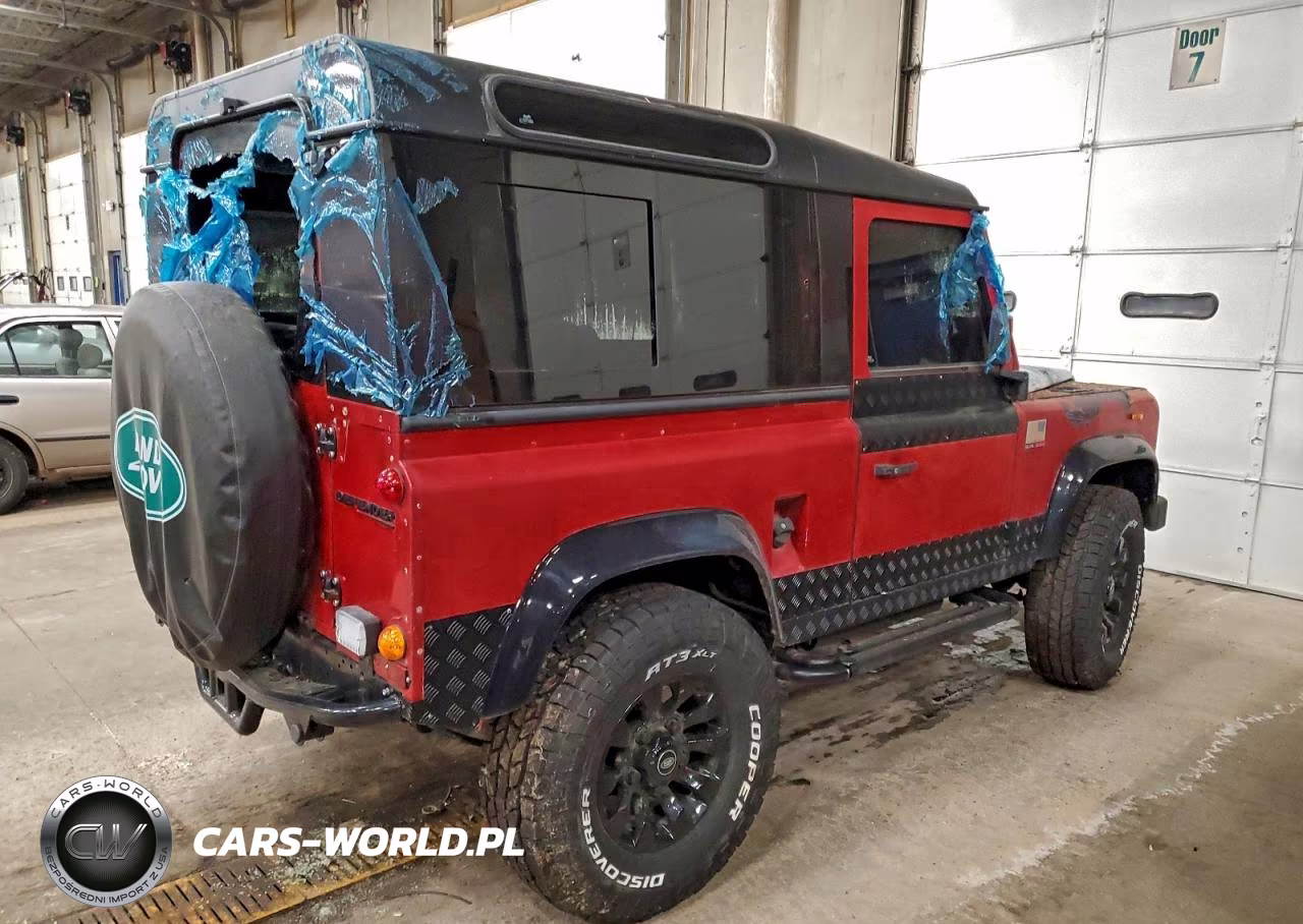 1992 Land Rover Defender 9 VIN:SALLDVA8JA906665 - 3