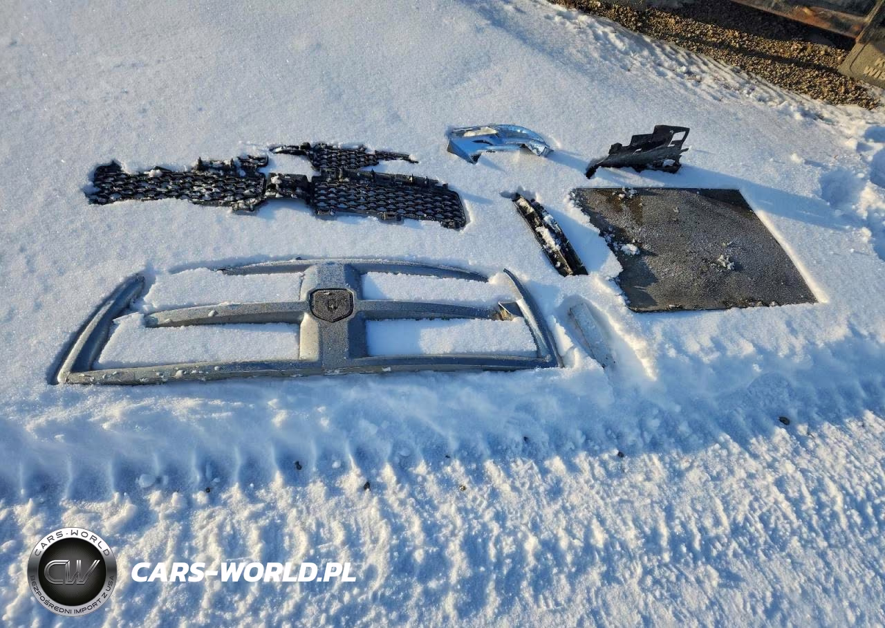2018 Ram 3500 Flatbed Truck VIN:3C63RRGL7JG397573 - 12