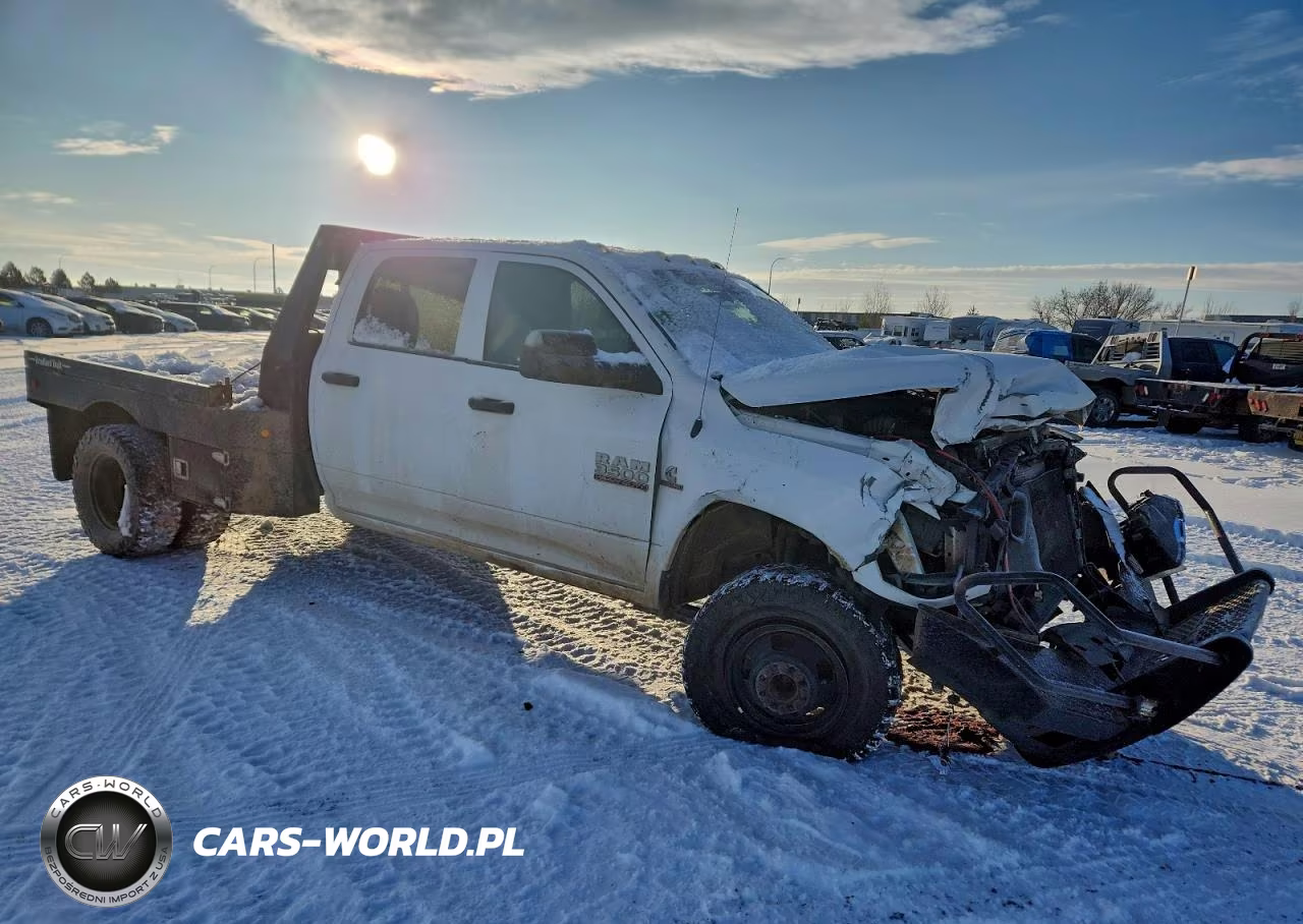 2018 Ram 3500 Flatbed Truck VIN:3C63RRGL7JG397573 - 4