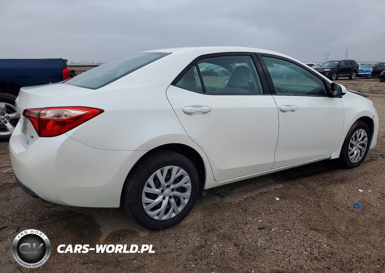 2018 Toyota Corolla L VIN:5YFBURHE6JP775265 - 3