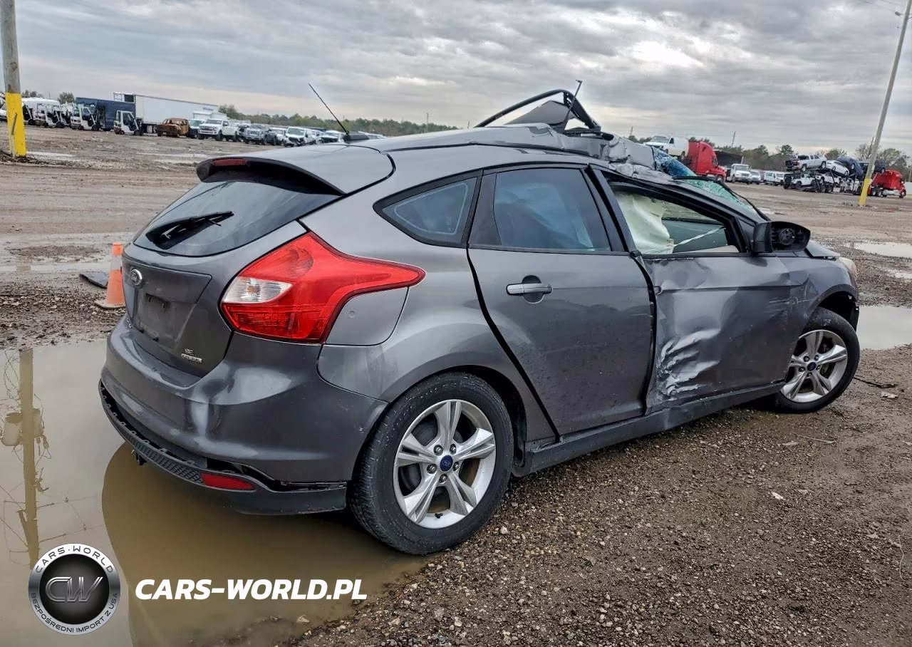 2014 Ford Focus Se VIN:1FADP3K23EL322365 - 3