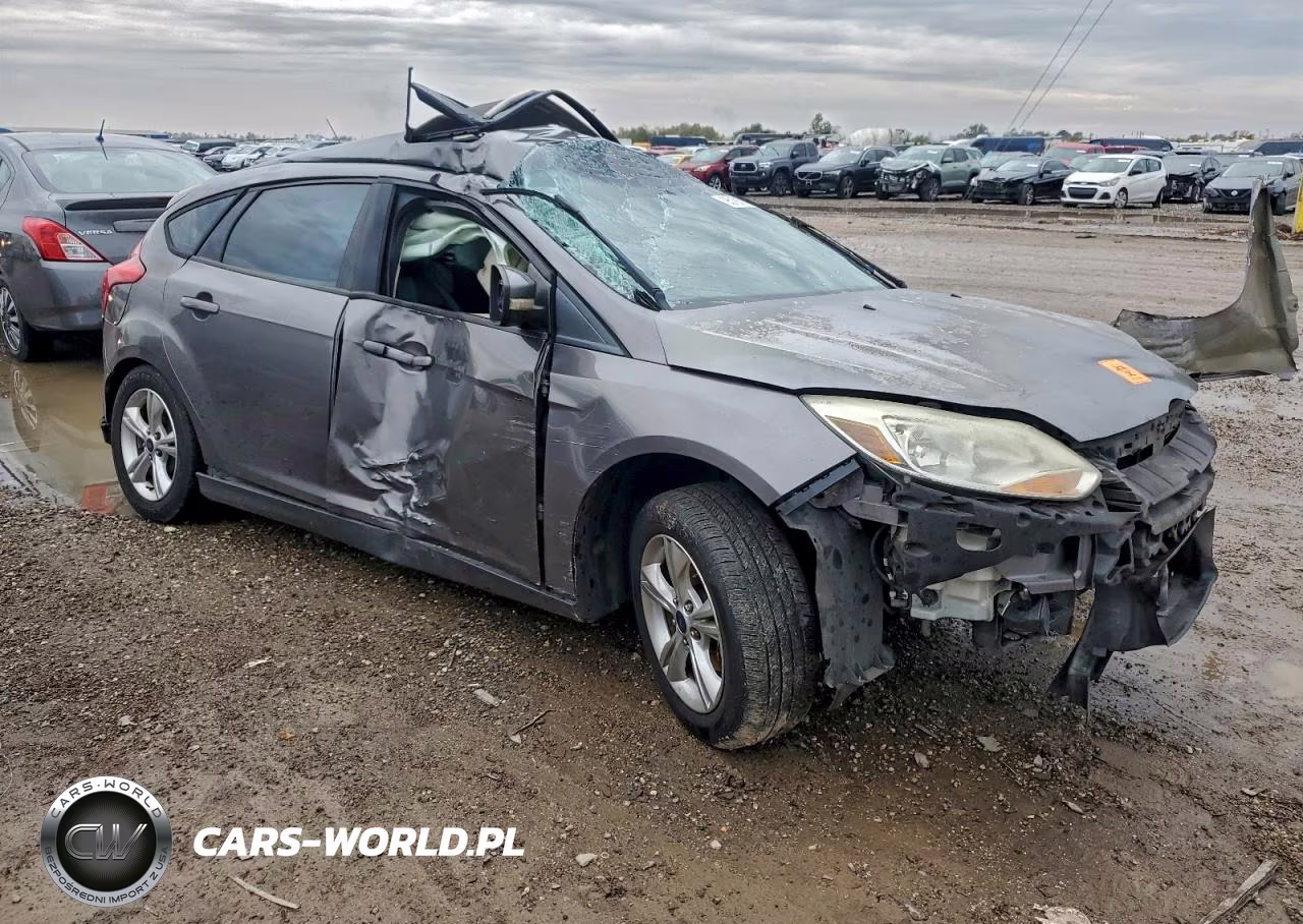 2014 Ford Focus Se VIN:1FADP3K23EL322365 - 4