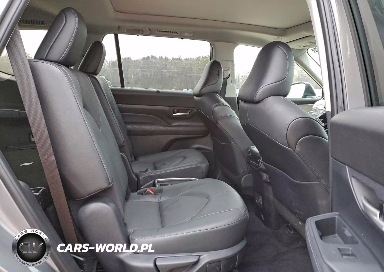 2025 Toyota Grand Highlander Le VIN:5TDACAB50SS063934 - 10